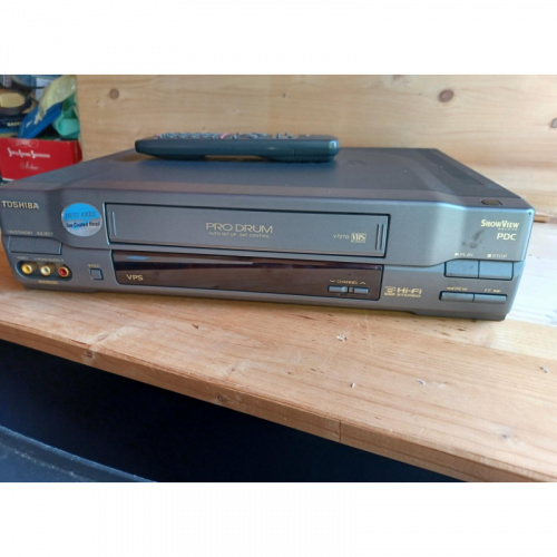 HiFi-Stereo VHS-Recorder Toshiba Pro Drum V727G voll Funktionstüchtig
