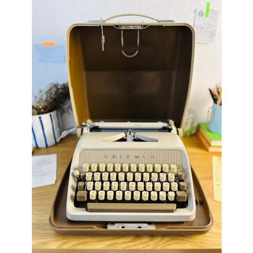 Triumph Gabriele 2 Schreibmaschine (1963) beige mit Koffer - Vintage Sammlerstück
